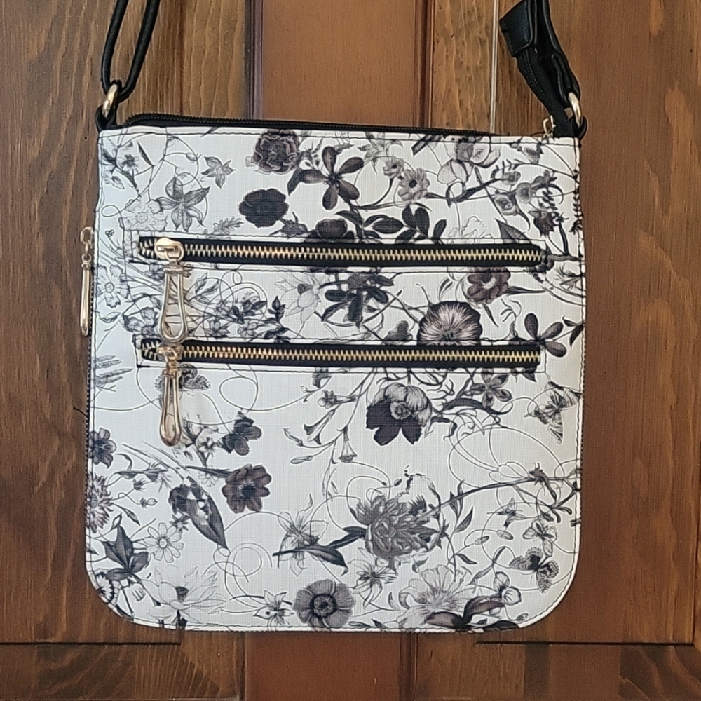 Shoulder/crossbody bag.